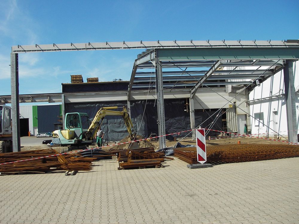 Stahlkonstruktion einer Gewerbehalle
