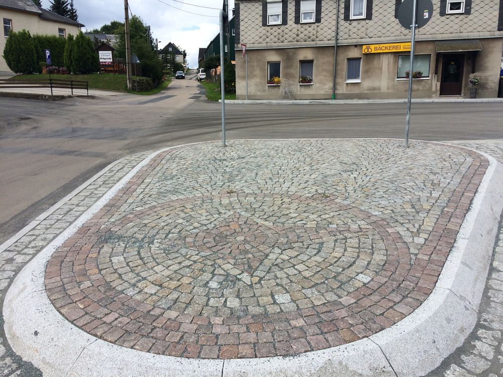 Fertige Pflasterfläche mit Rosette